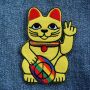 Parche - Agitando gato chino - Maneki Neko - Signo de la paz - Parche