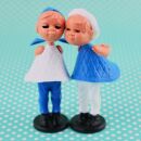 Magnetic Kissing Dolls - Kissing Couple - blue - white - retro classic