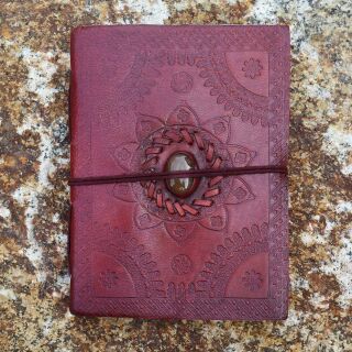 Notizbuch aus Leder rot-braun Mandala Blume mit Stein braun Skizzenbuch Tagebuch