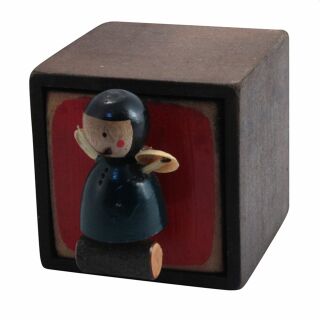 quadratische Holzbox mit Figur - Engel auf Baumstamm 3 - Holzschublade
