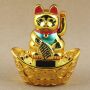Agitando gato chino - Maneki neko - solar base oval - 10 cm - oro