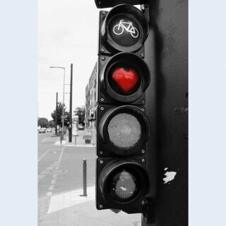 Canvas print - Berlin - Traffic light for bikes with heart - Photo on canvas